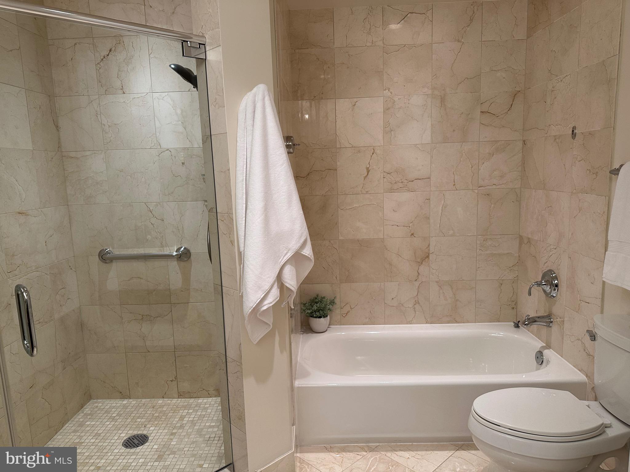 ONE PARK CREST CONDOMINIUM - Residential