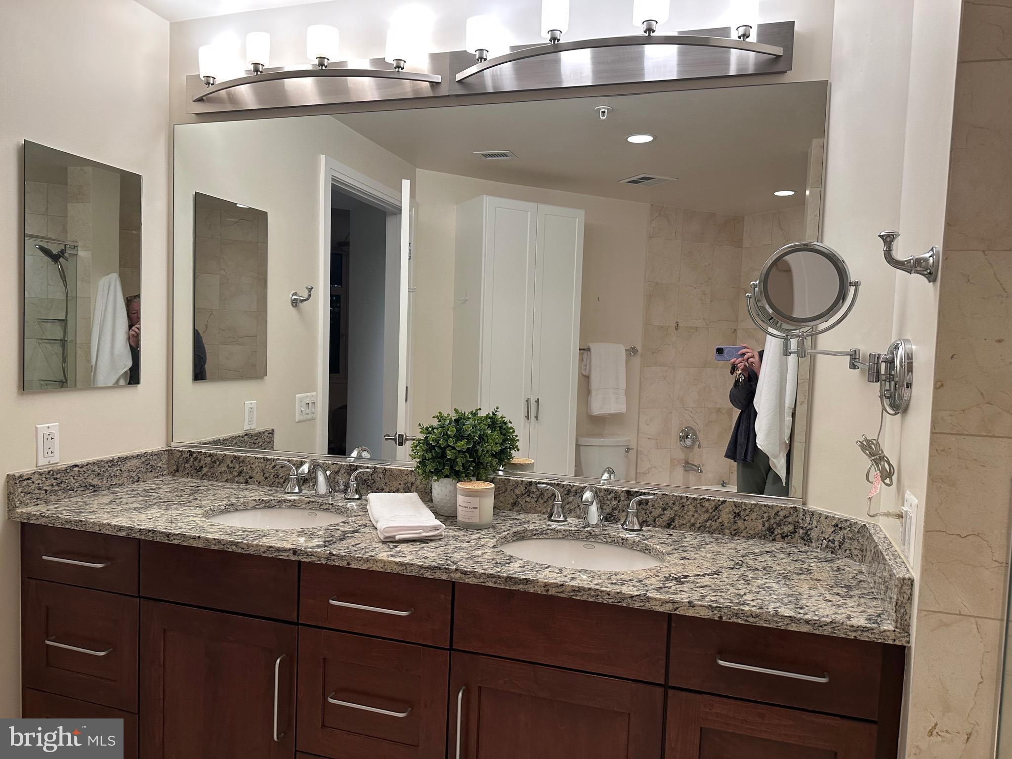 ONE PARK CREST CONDOMINIUM - Residential