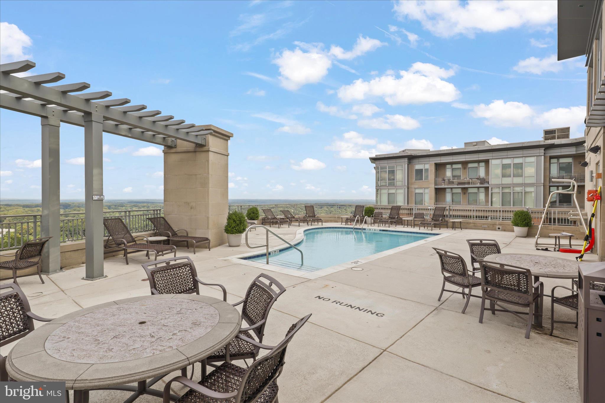 ONE PARK CREST CONDOMINIUM - Residential