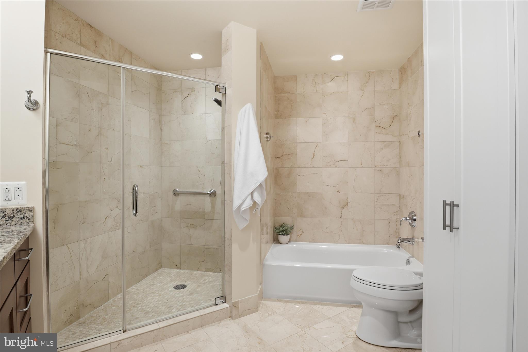 ONE PARK CREST CONDOMINIUM - Residential