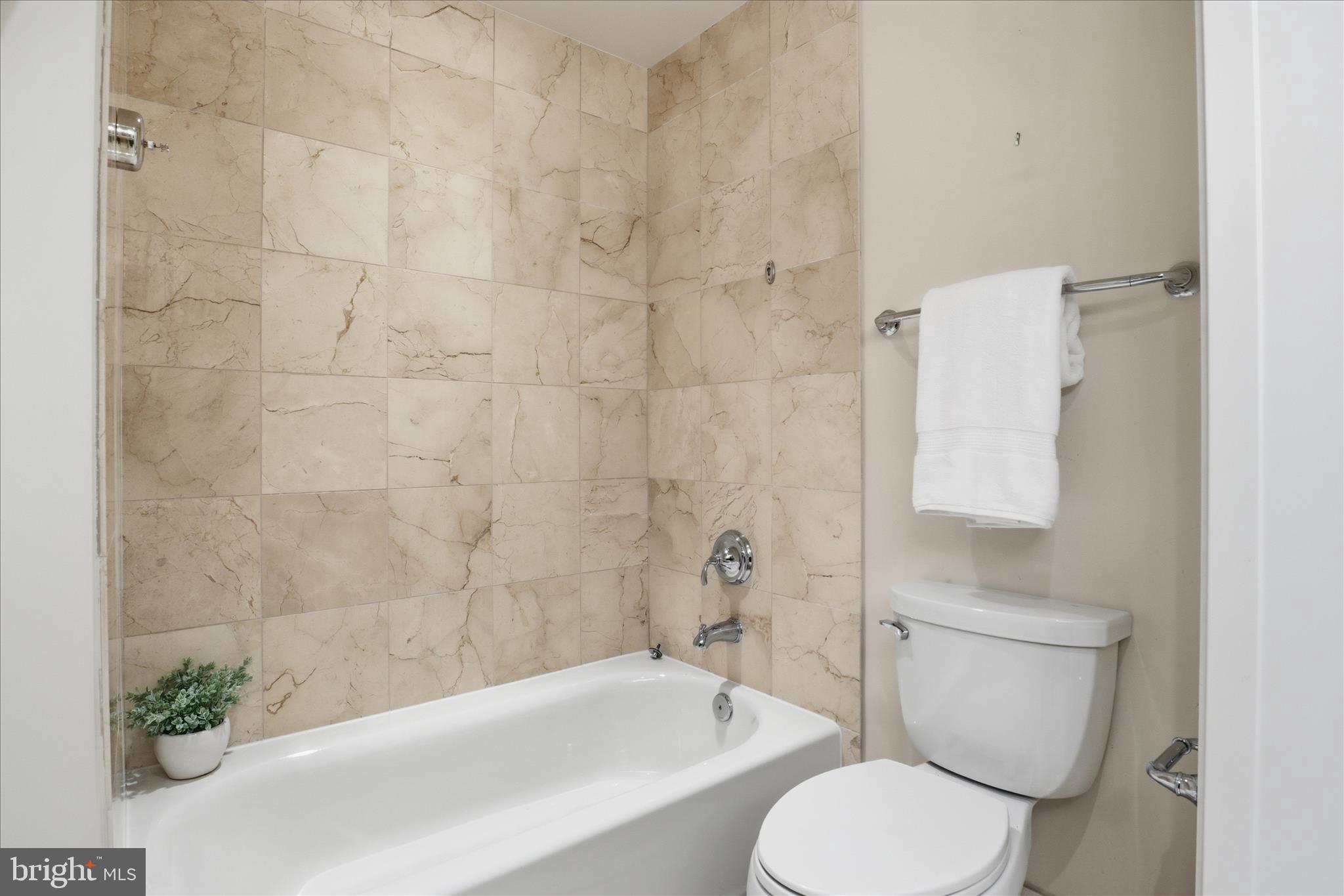 ONE PARK CREST CONDOMINIUM - Residential