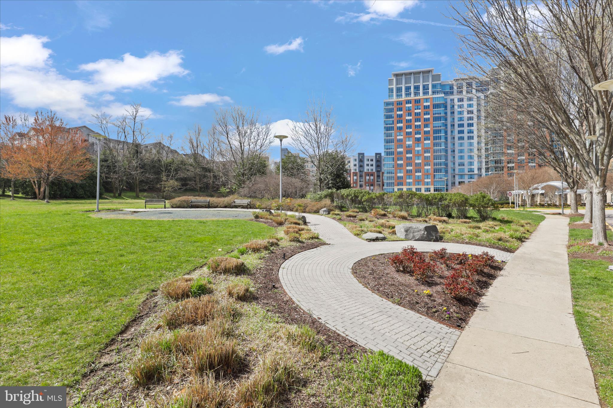 ONE PARK CREST CONDOMINIUM - Residential