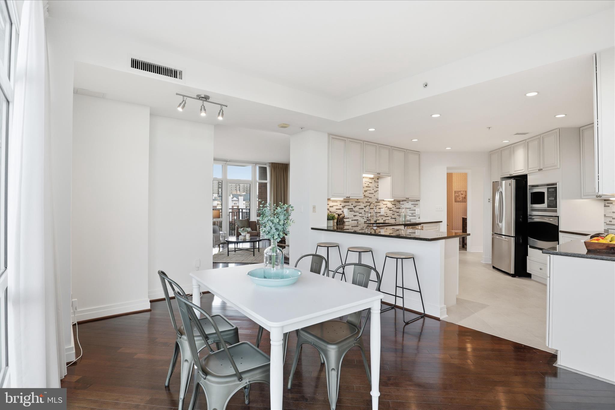 ONE PARK CREST CONDOMINIUM - Residential