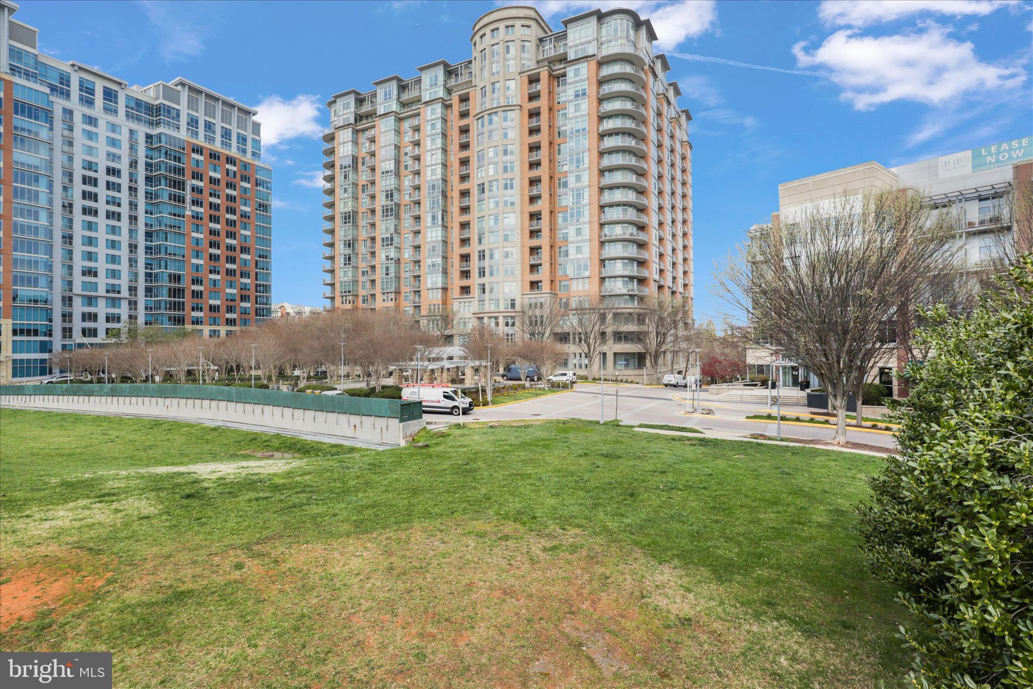 ONE PARK CREST CONDOMINIUM - Residential