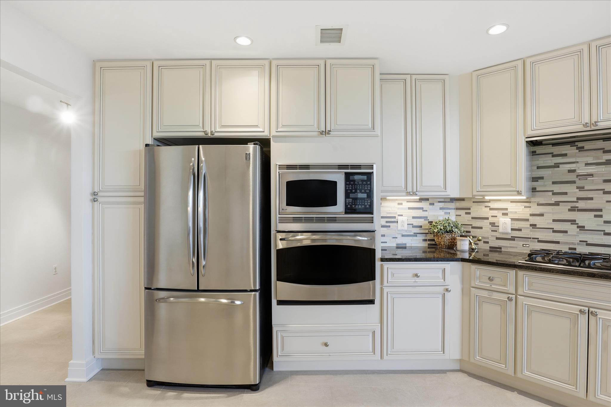 ONE PARK CREST CONDOMINIUM - Residential