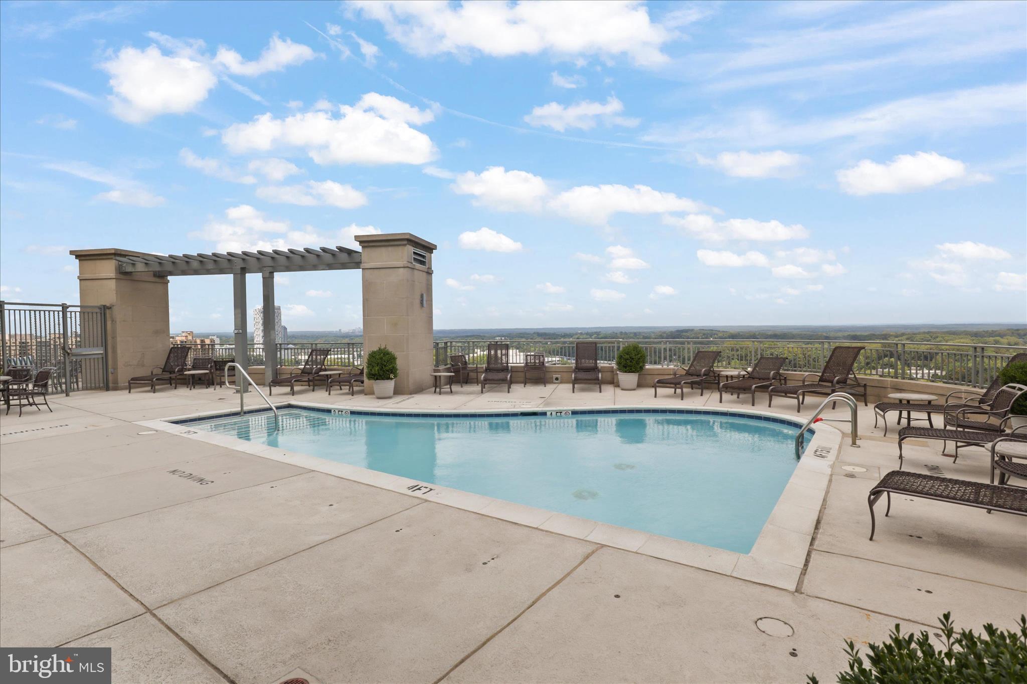 ONE PARK CREST CONDOMINIUM - Residential