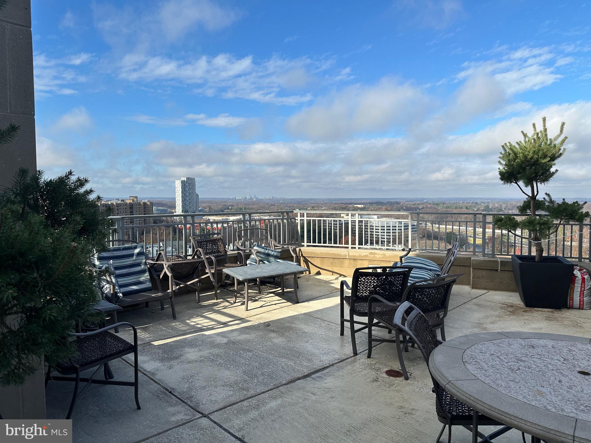 ONE PARK CREST CONDOMINIUM - Residential