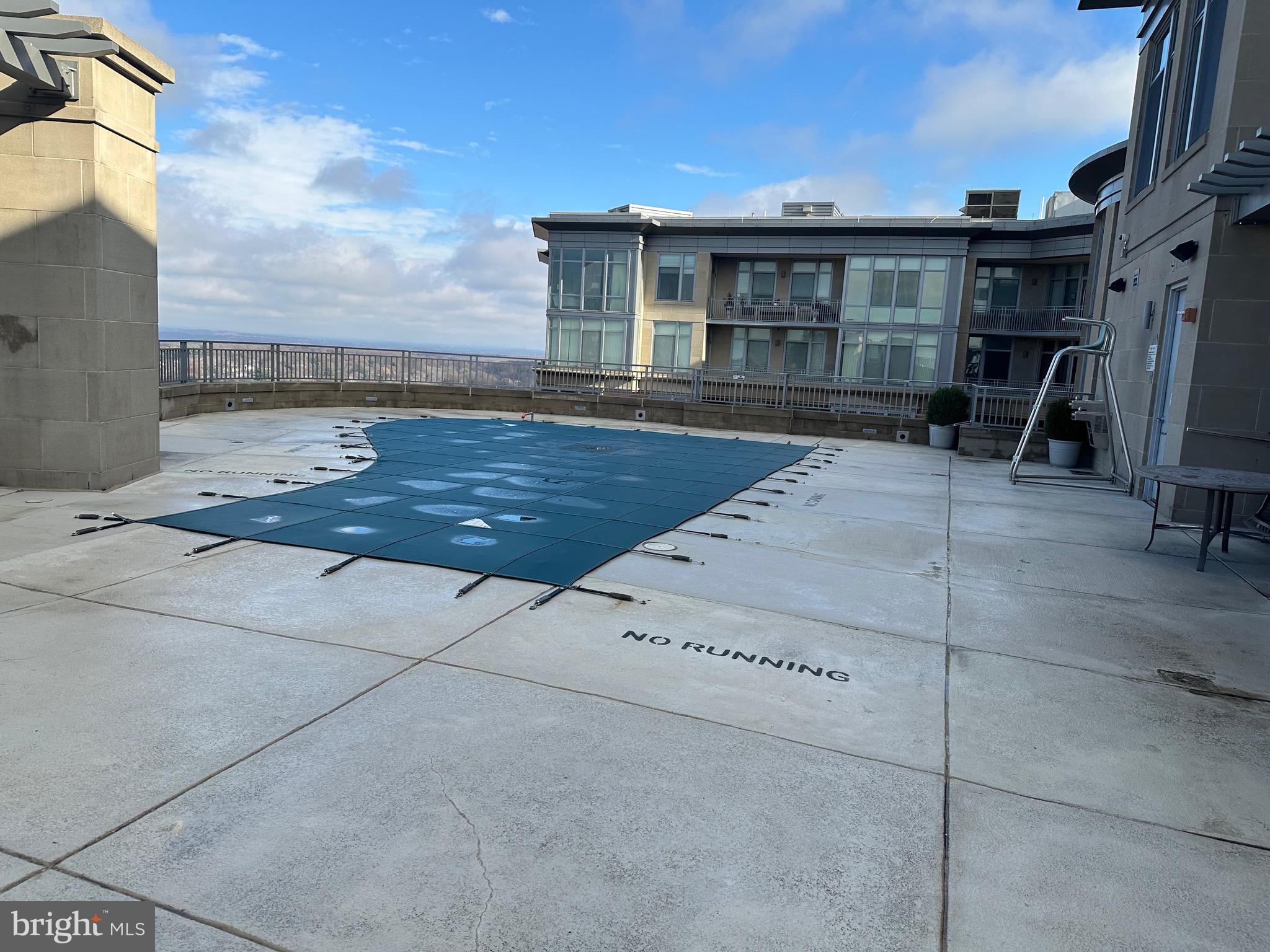 ONE PARK CREST CONDOMINIUM - Residential