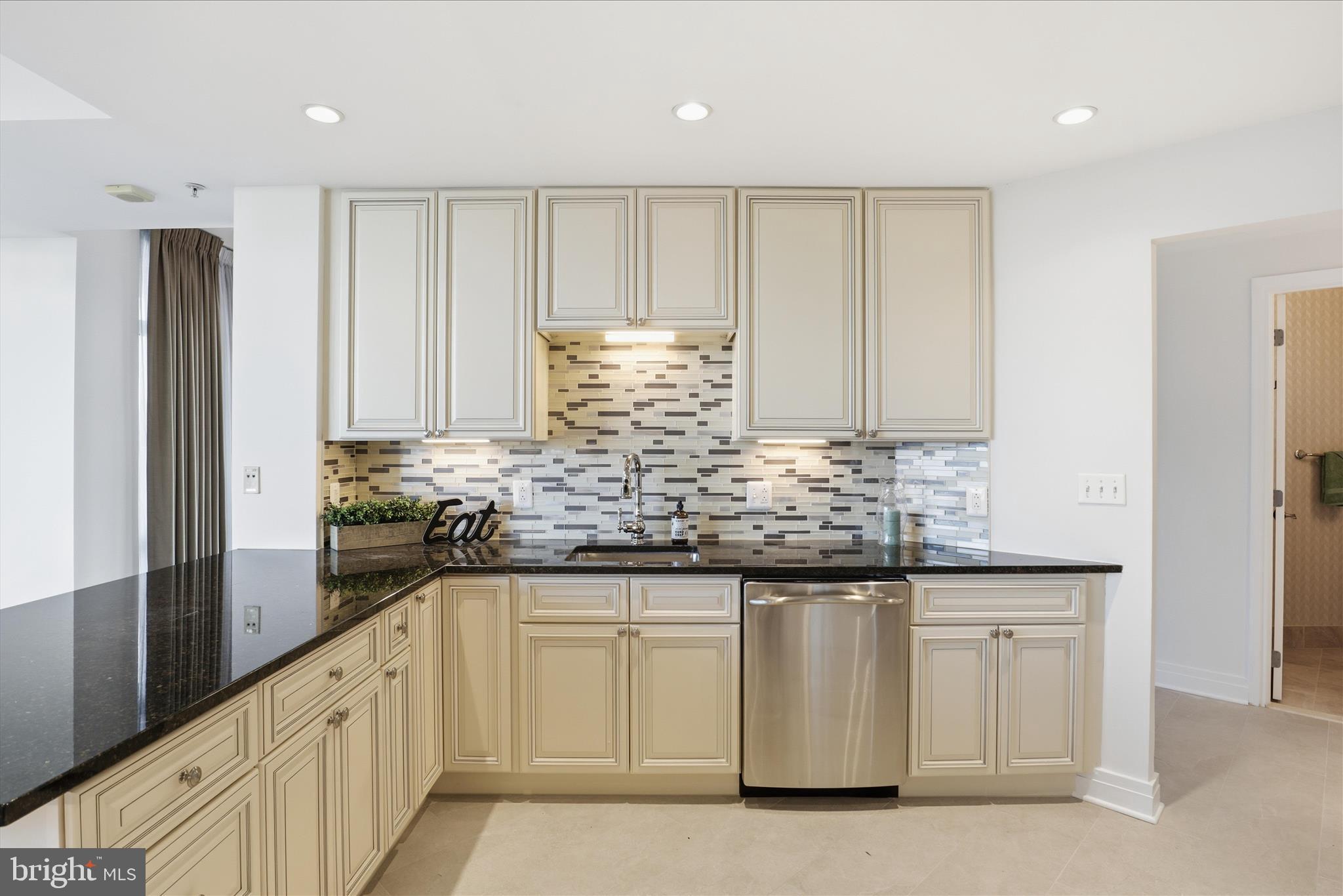 ONE PARK CREST CONDOMINIUM - Residential