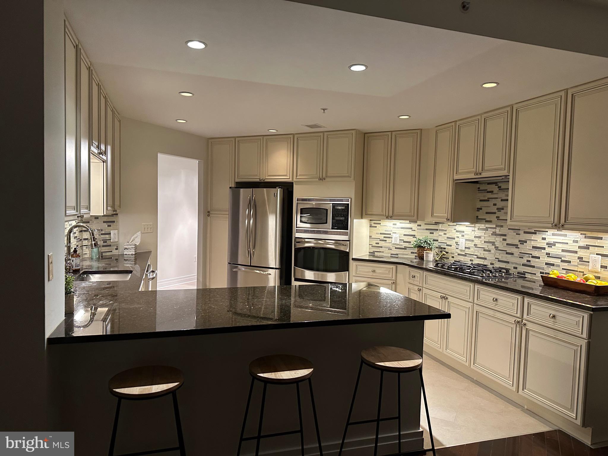 ONE PARK CREST CONDOMINIUM - Residential