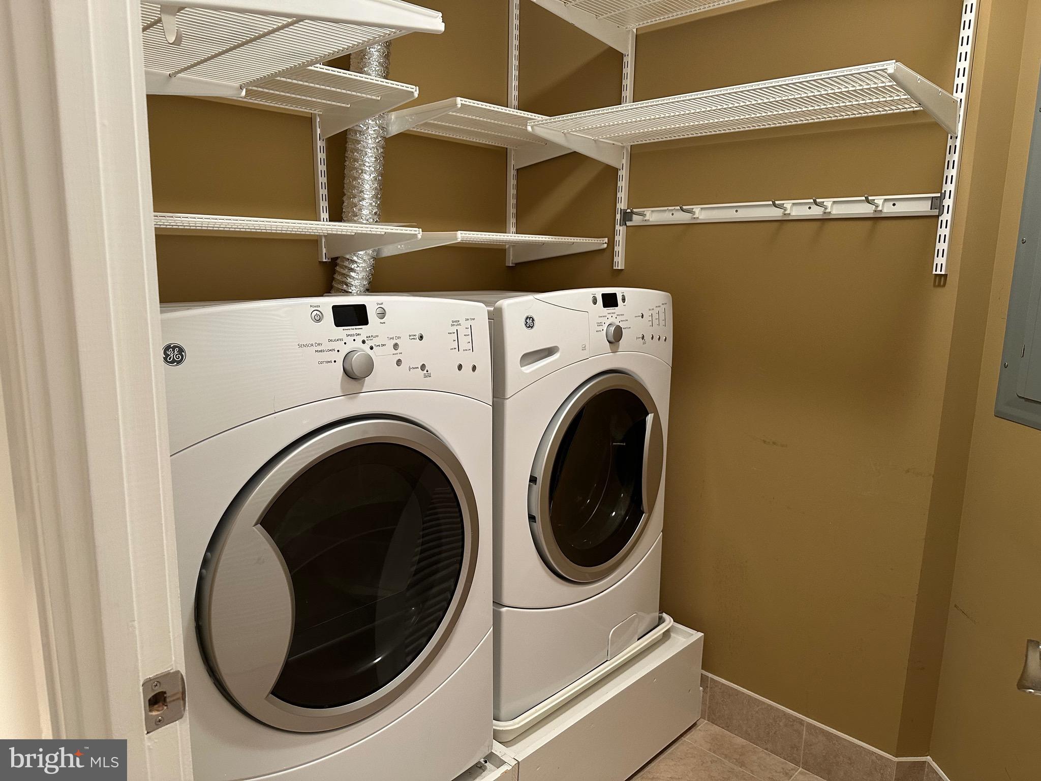 ONE PARK CREST CONDOMINIUM - Residential