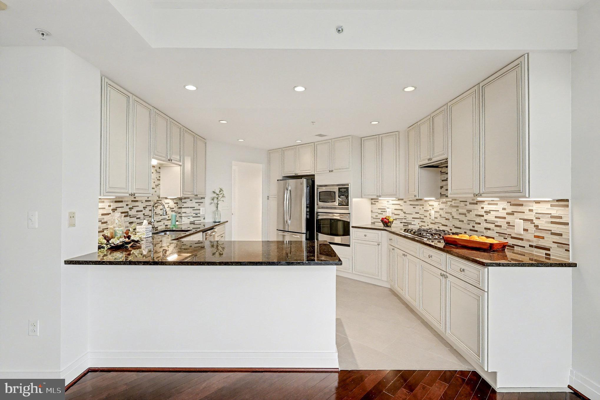 ONE PARK CREST CONDOMINIUM - Residential