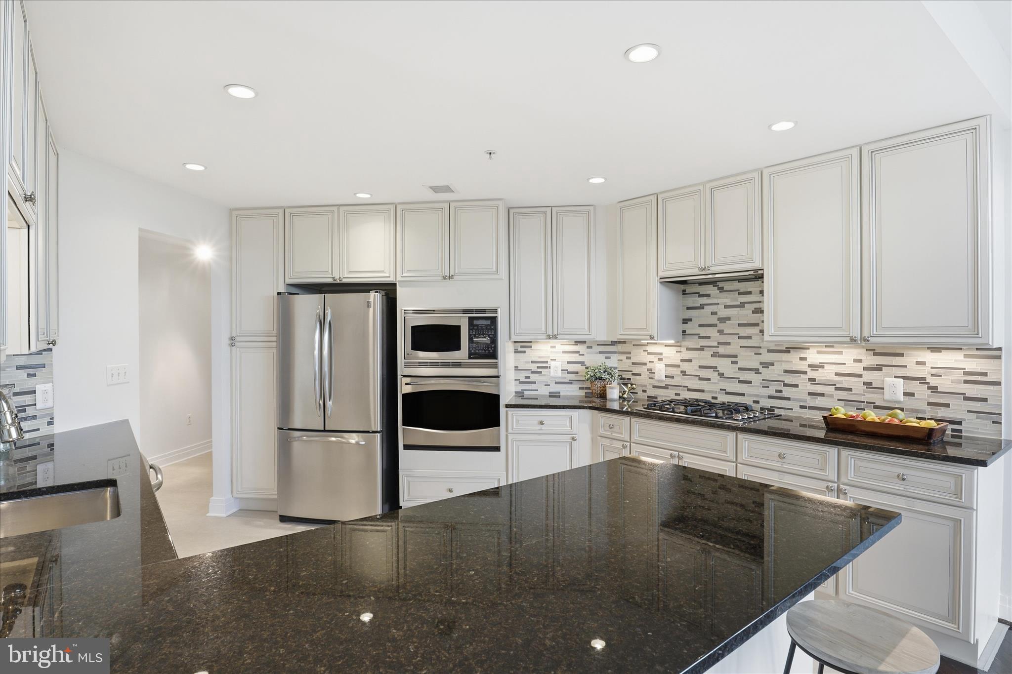 ONE PARK CREST CONDOMINIUM - Residential