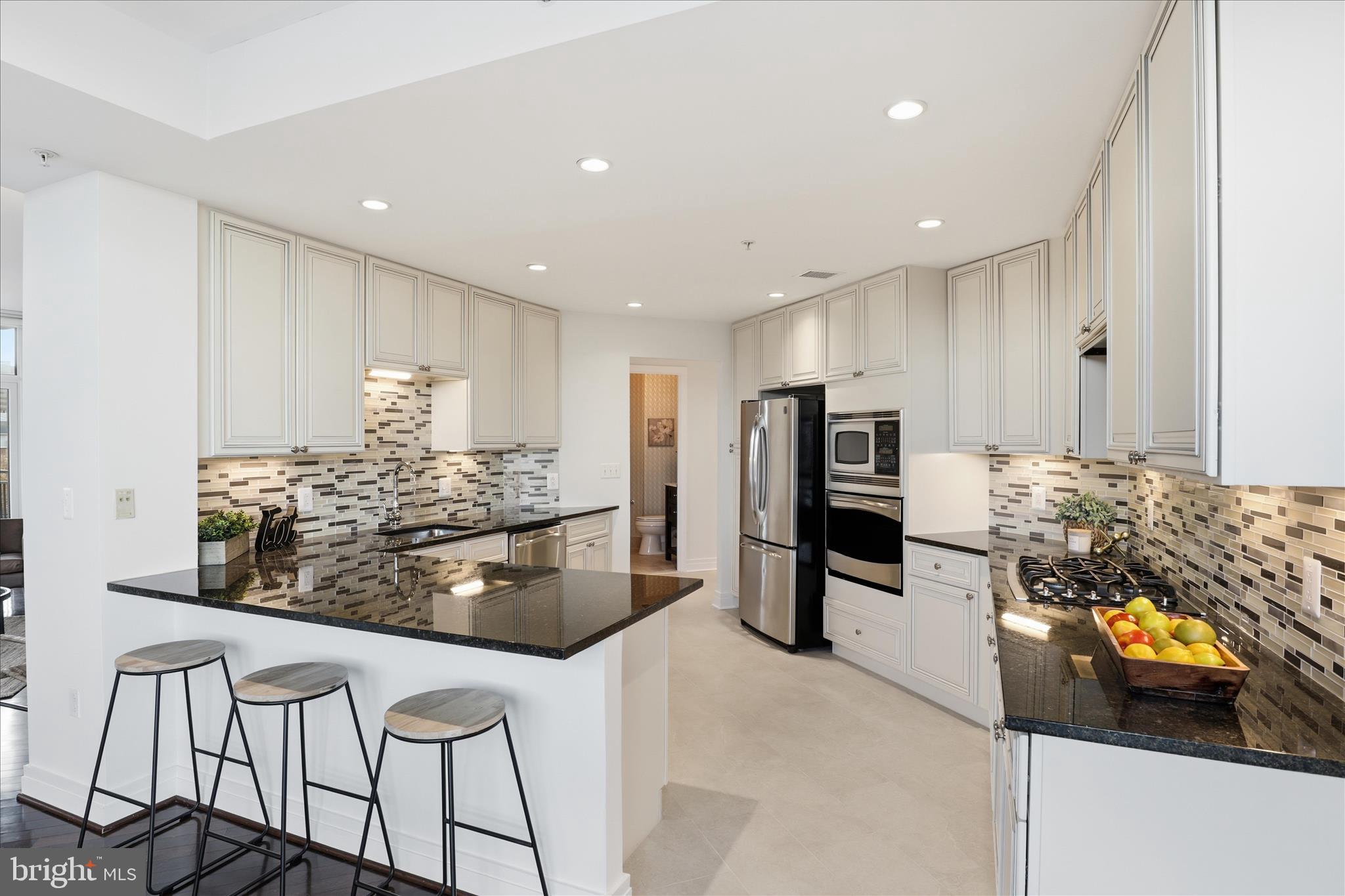 ONE PARK CREST CONDOMINIUM - Residential