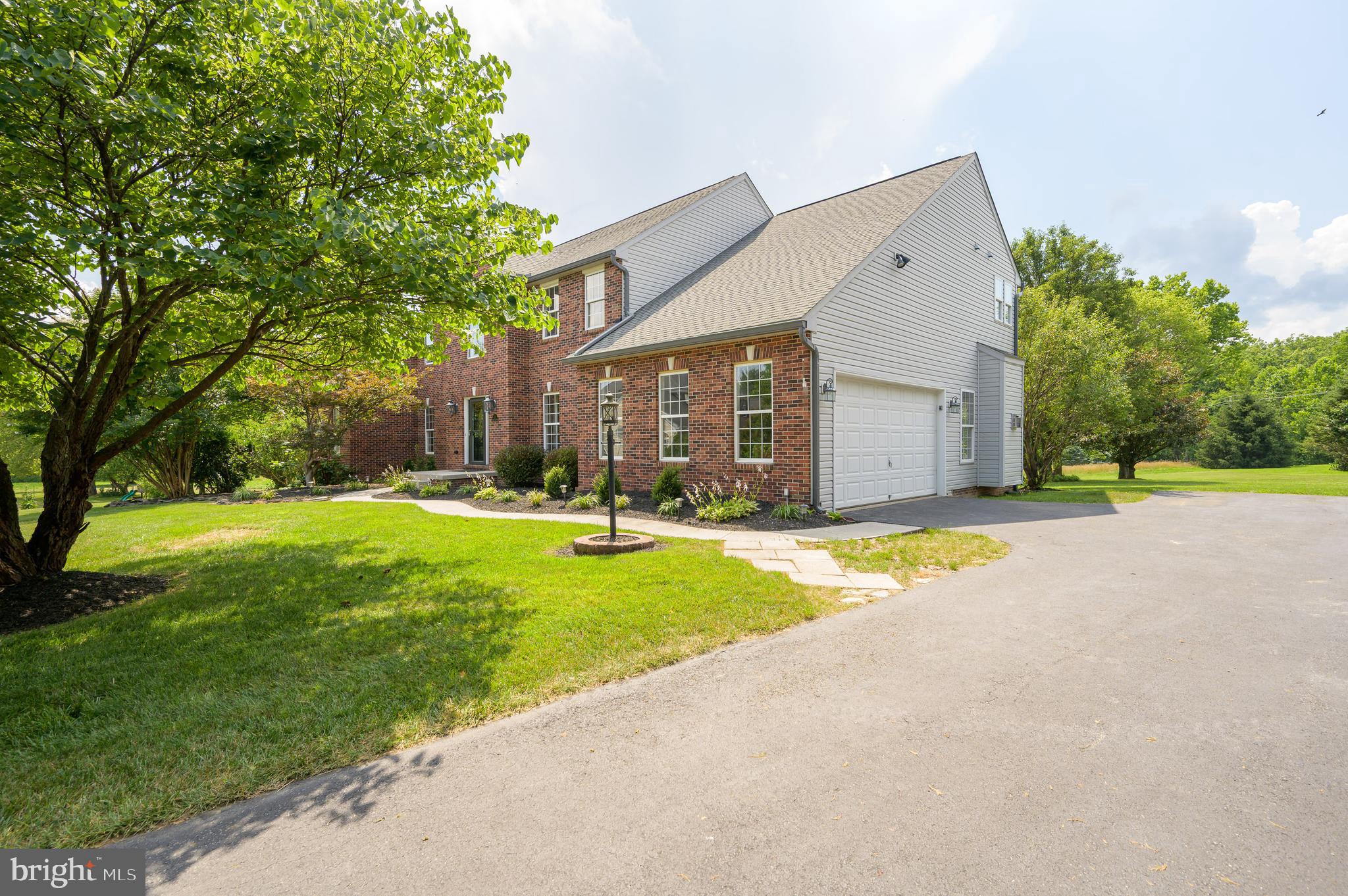 3 SPRUCE HILL WAY