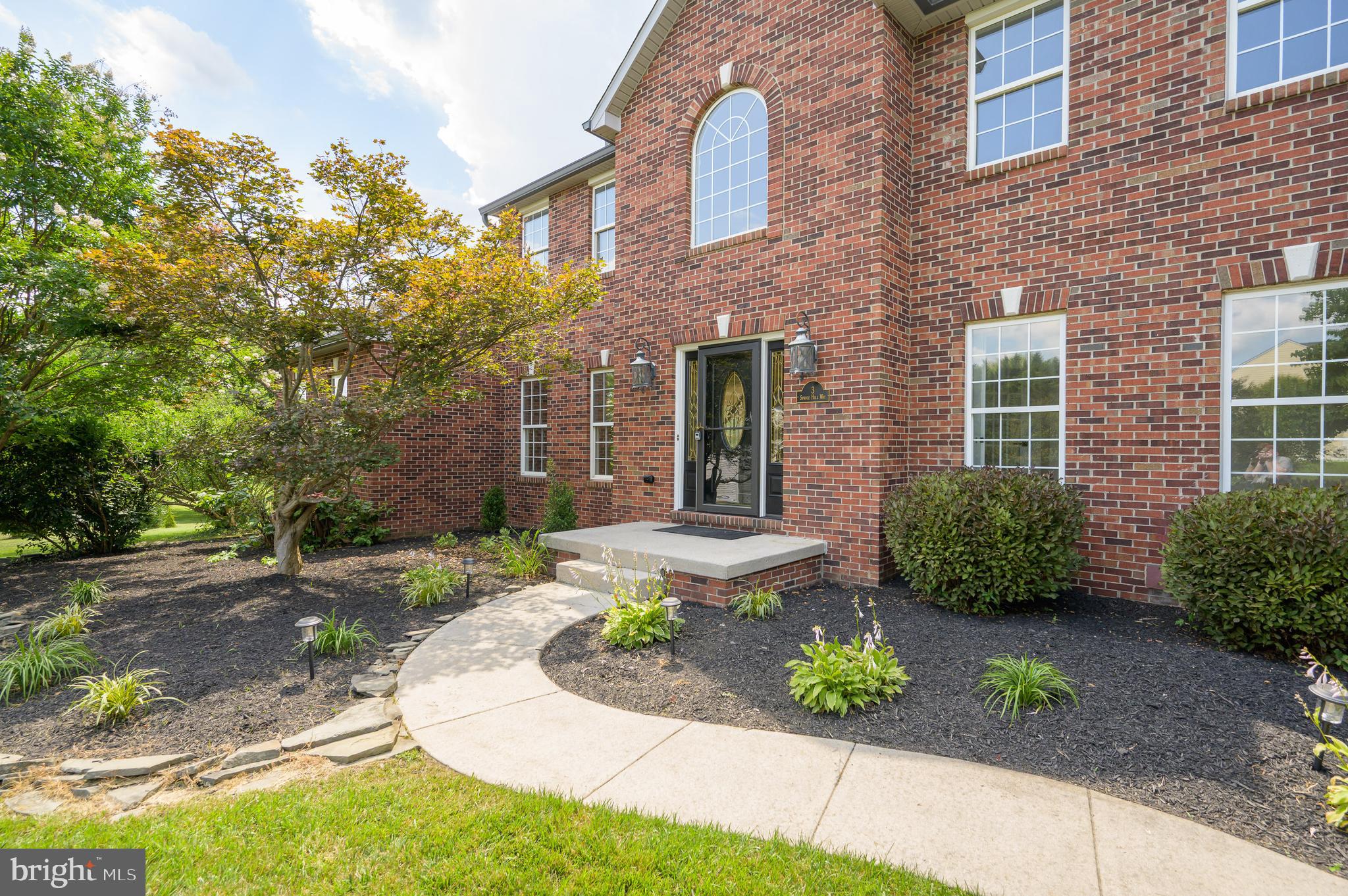 3 SPRUCE HILL WAY