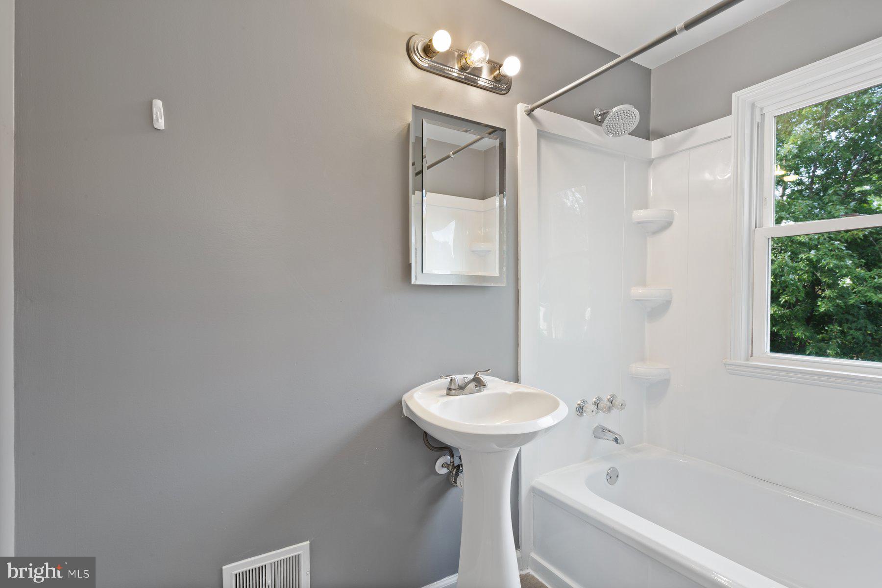 HYATTSVILLE - Residential