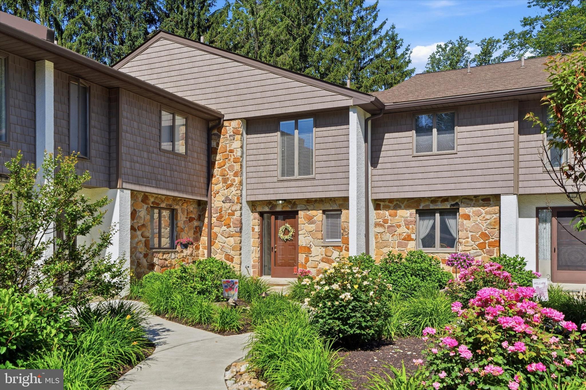 11 EAGLEVIEW DRIVE 11