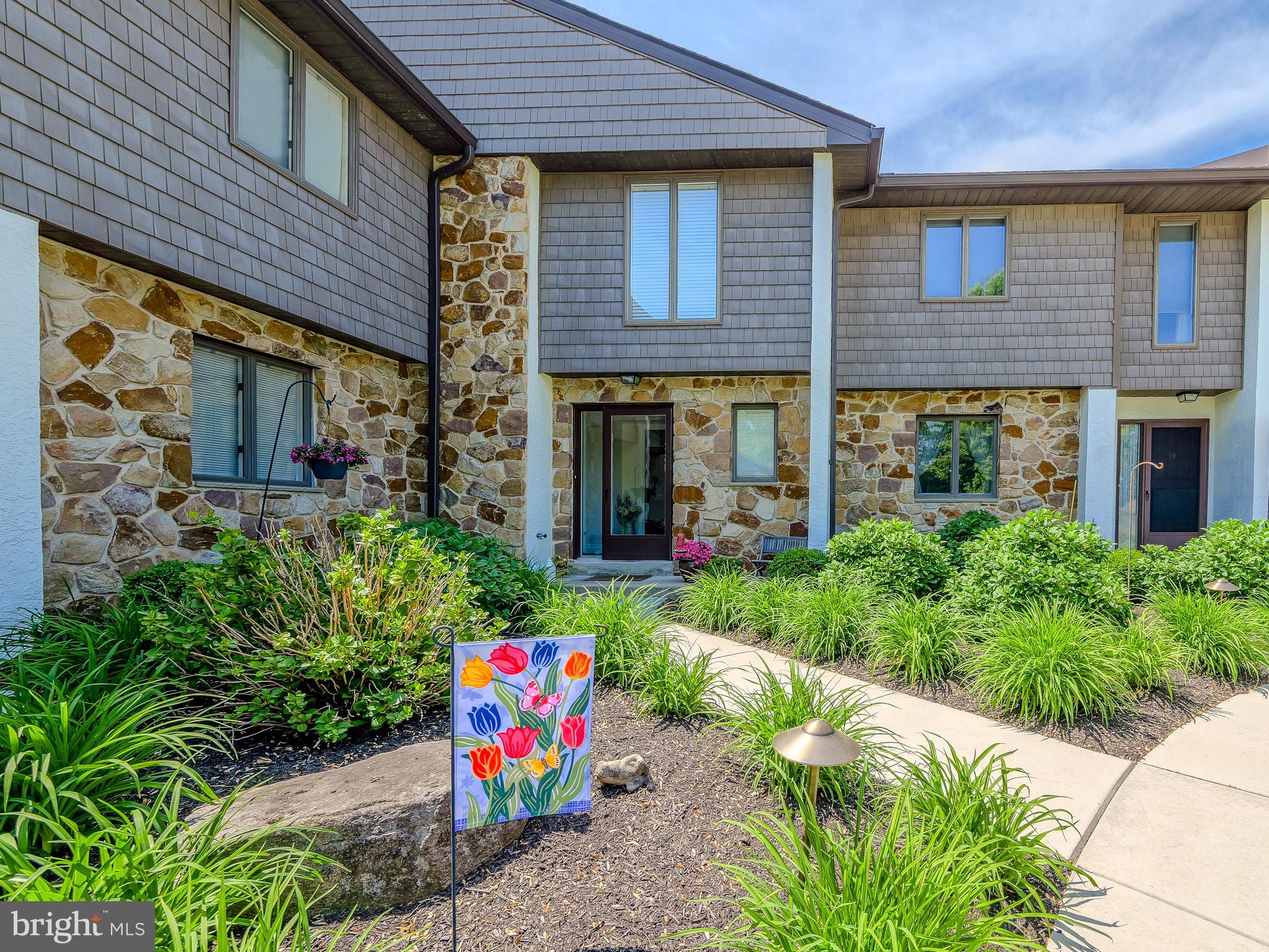 11 EAGLEVIEW DRIVE 11