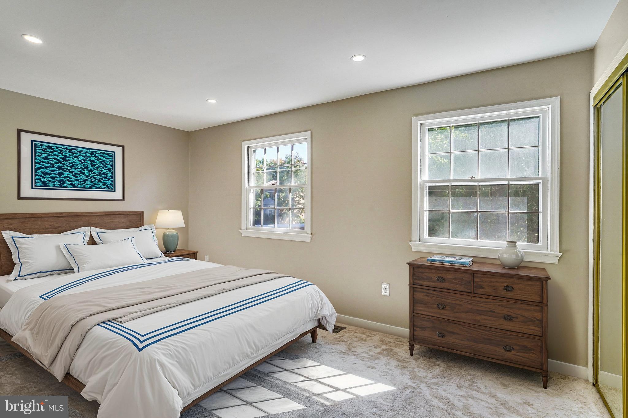 LONDON TOWNE - Residential