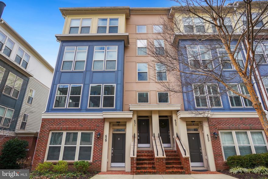 Welcome to 631 Diamondback Drive! This 3-level townhome has 3 bedrooms, 2.5 bath, and a one-car garage.  As you make your way to the living space notice the natural light that floods the room. Through the living area, you will enter into the kitchen equipped with stainless steel appliances as well as a dining area. In making your way to the upper level, enter into the owner's suite that has an en-suite bath as well as a walk-in closet. This level has two additional bedrooms, a hall bath, and a washer and dryer. Located just minutes from downtown Crown and Rio make this house your perfect home!