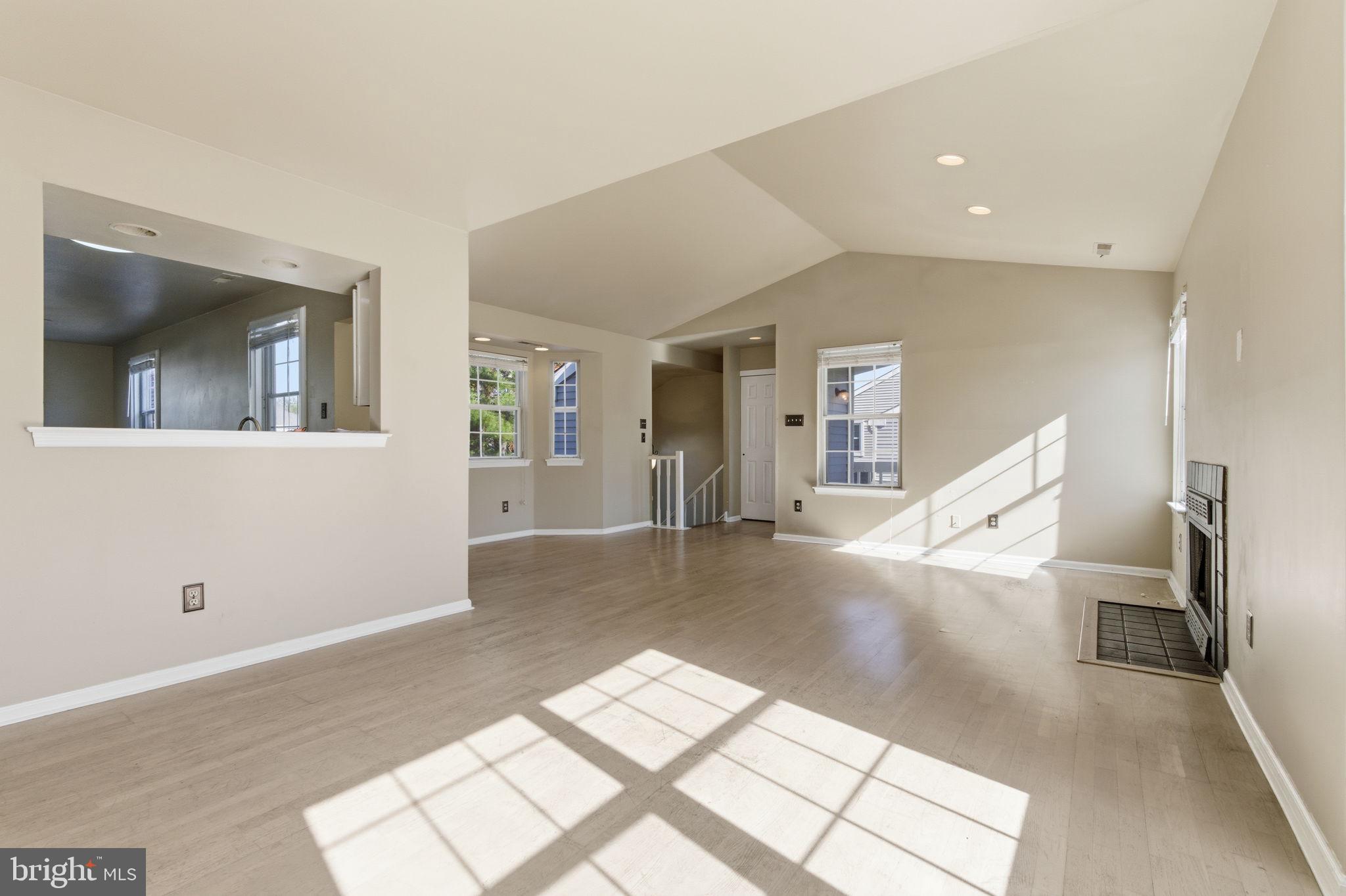 ROSE HOLLOW - Residential