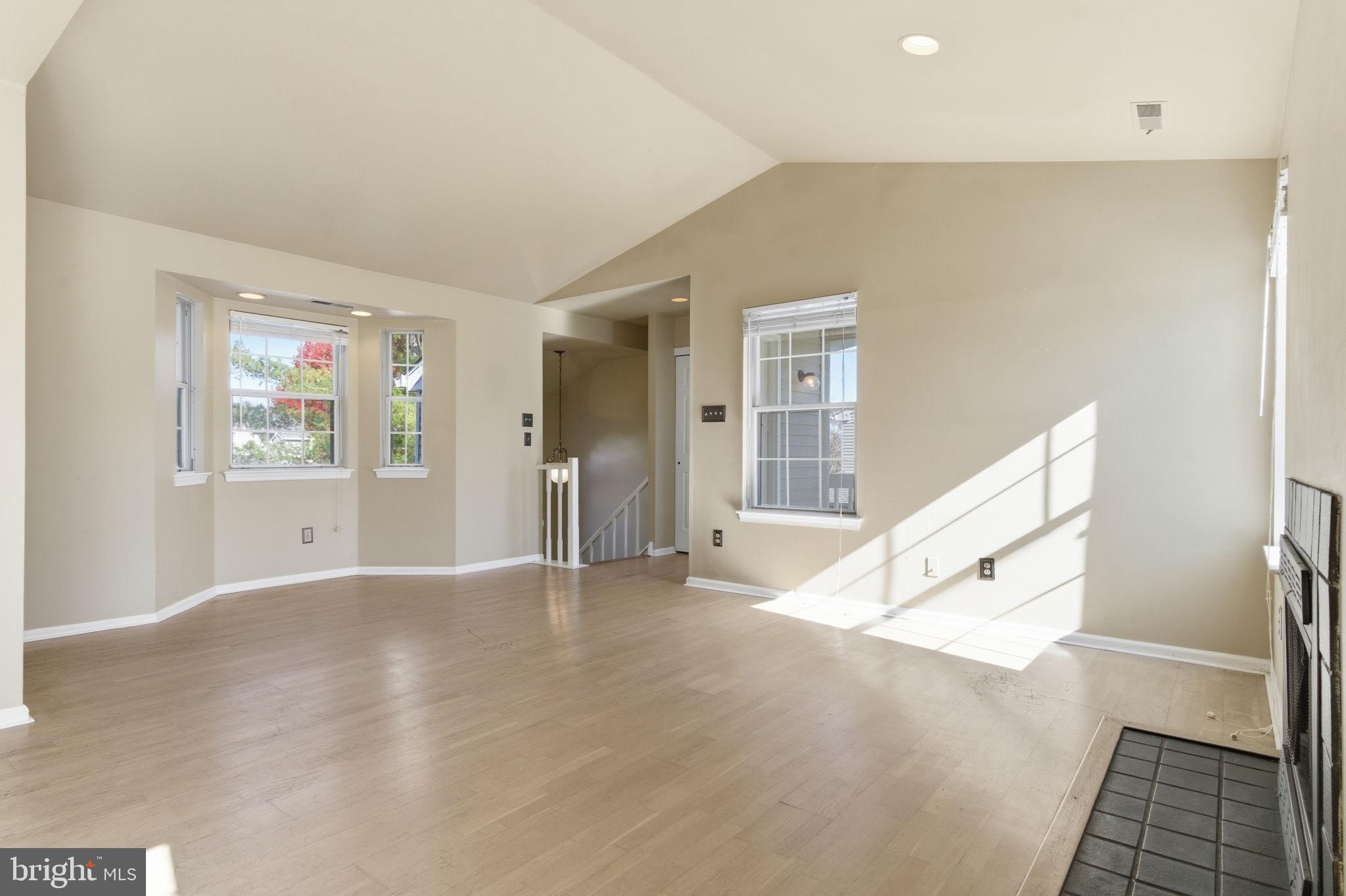 ROSE HOLLOW - Residential