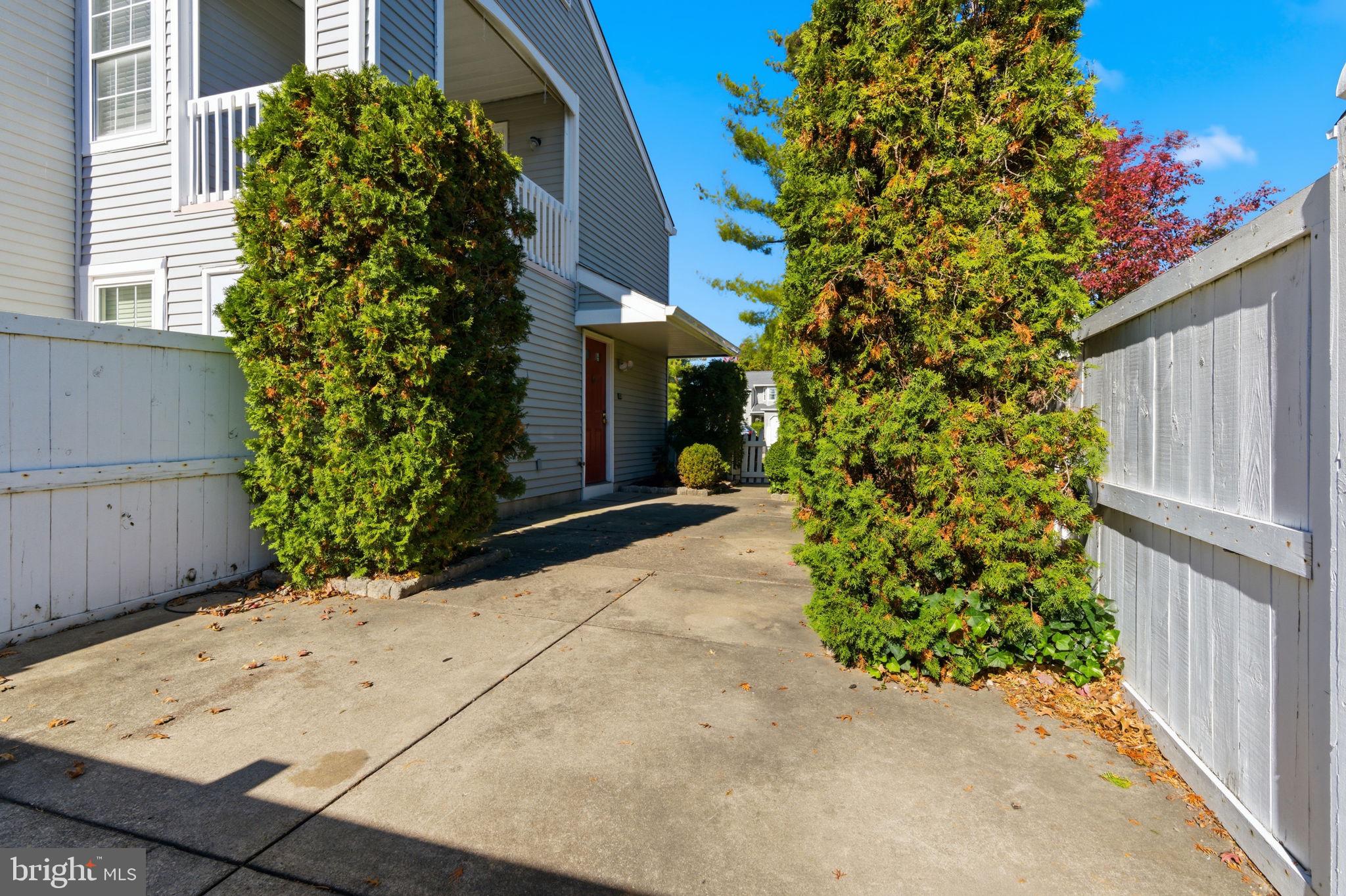 ROSE HOLLOW - Residential