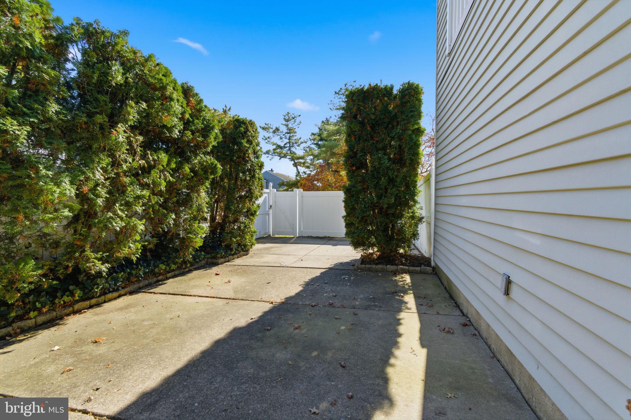 ROSE HOLLOW - Residential