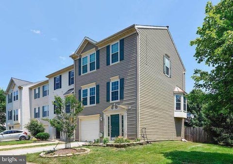 Townhouse For Rent - 43222 Chokeberry Square<br/> ASHBURN, VA 20147