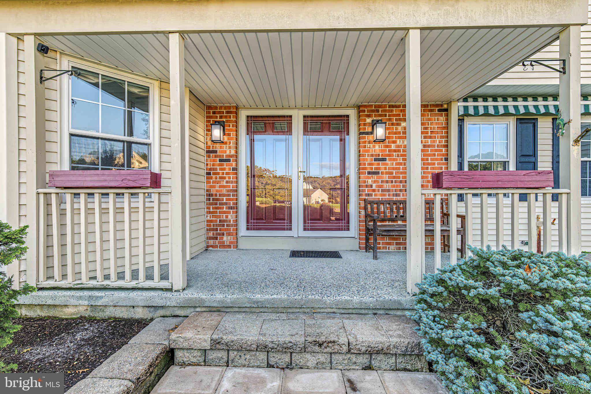 320 E KELLY DRIVE