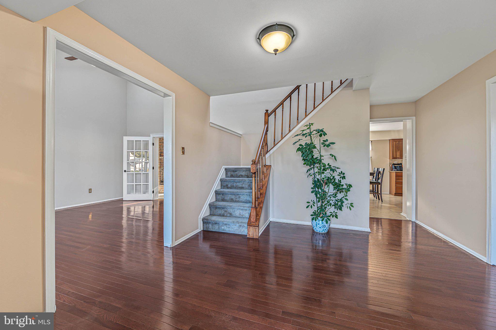 320 E KELLY DRIVE