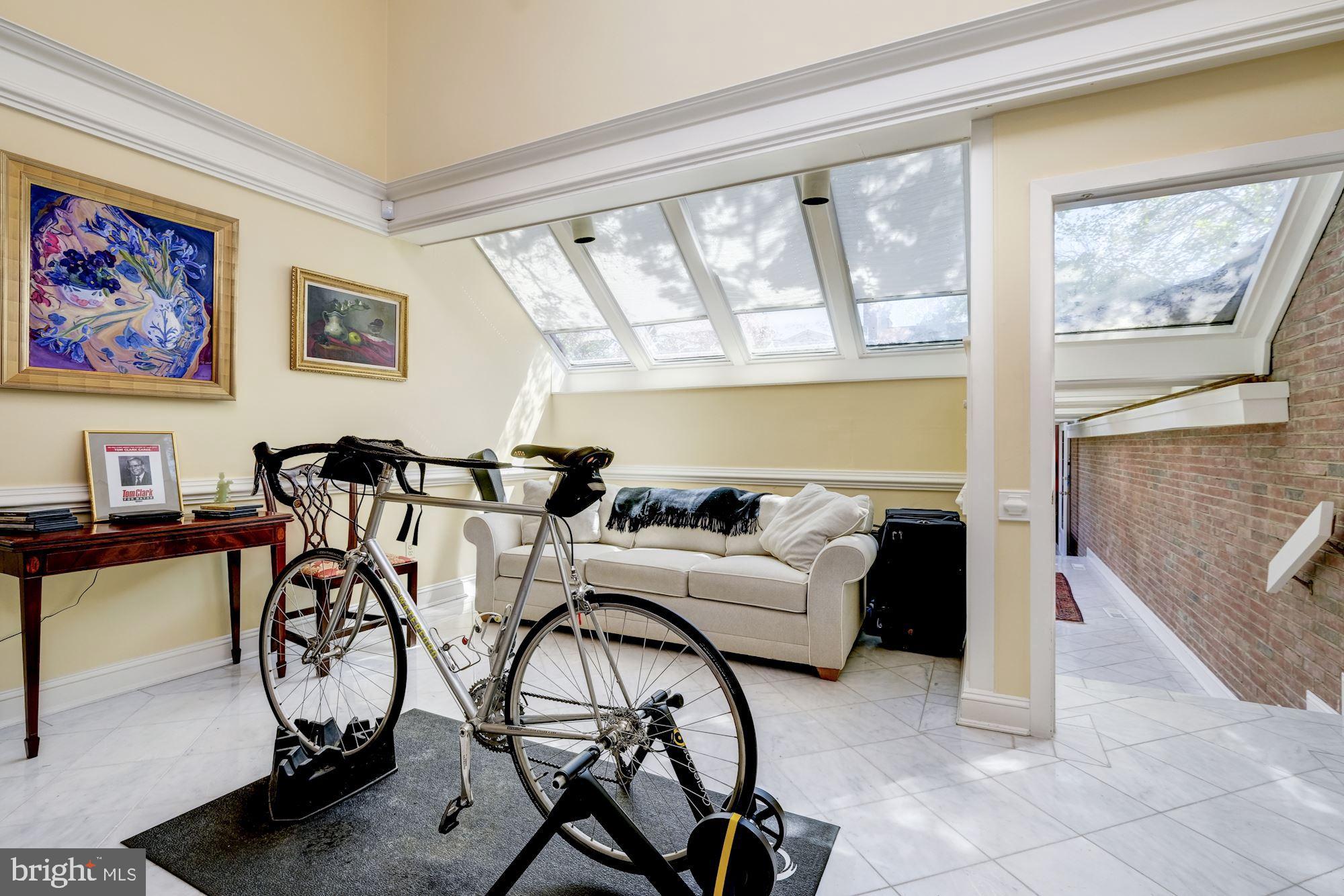 CAPITOL HILL - Residential