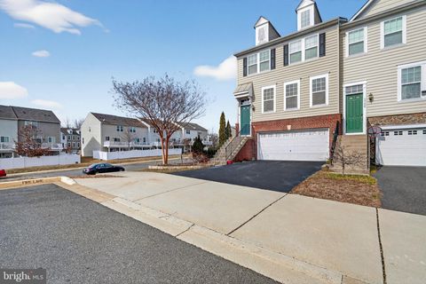 Photo of 1798 Marfield Court, WOODBRIDGE, VA 22191 (MLS # VAPW2113118)