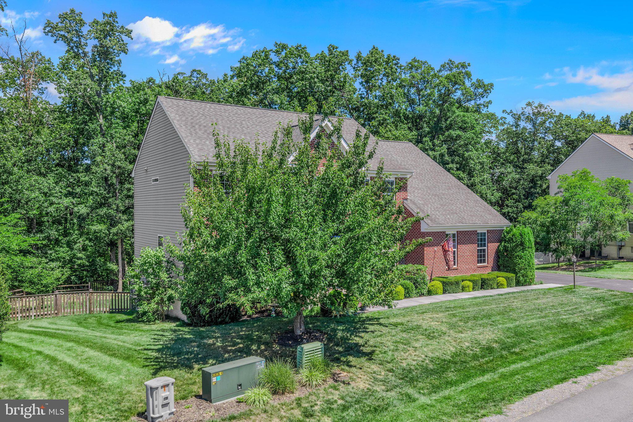 33 LACKAWANNA LANE