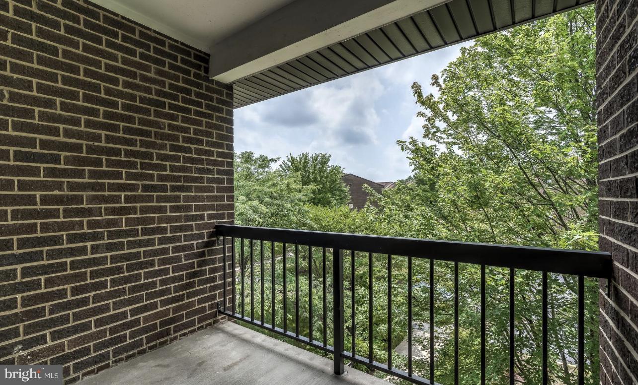 CHERRY GLEN CONDOS - Residential