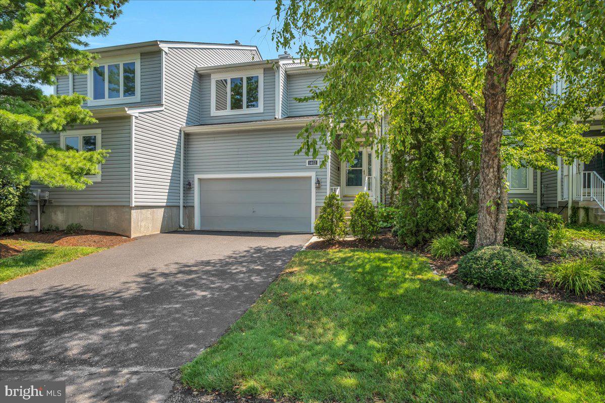 1402 CHAMPLAIN DRIVE