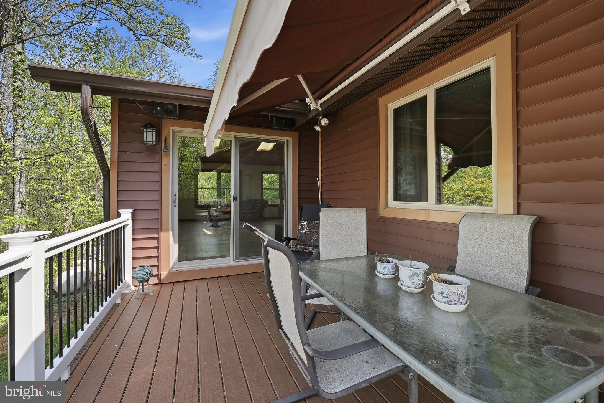 LAKE FRONT ROYAL - Residential