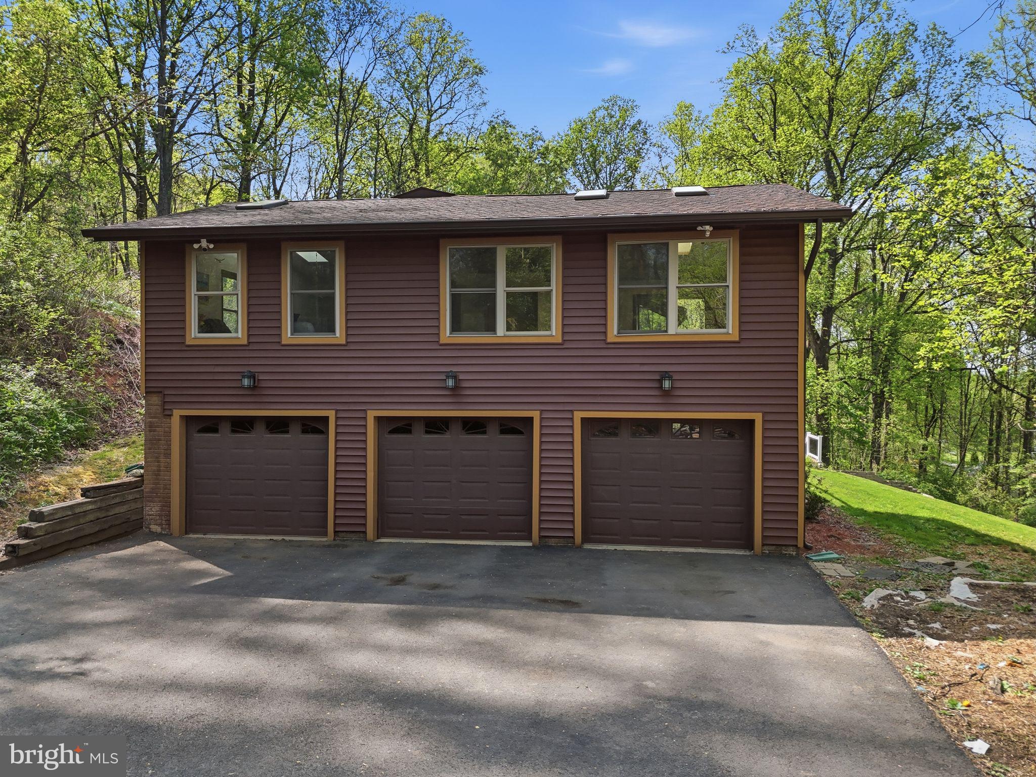 LAKE FRONT ROYAL - Residential