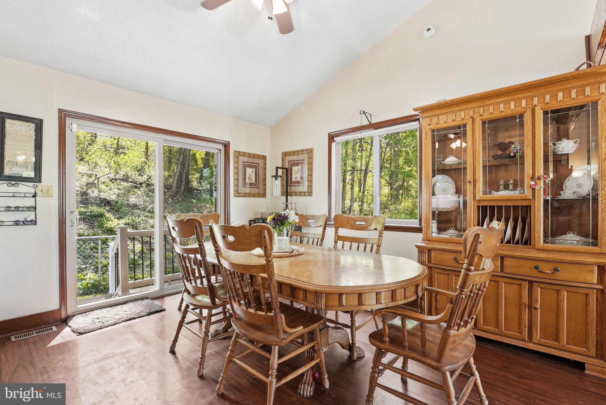 LAKE FRONT ROYAL - Residential