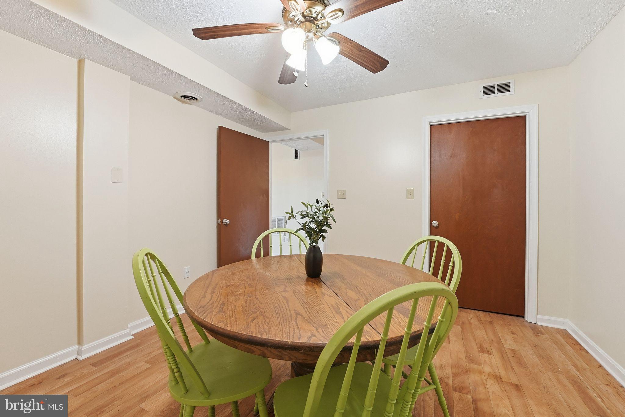 LAKE FRONT ROYAL - Residential