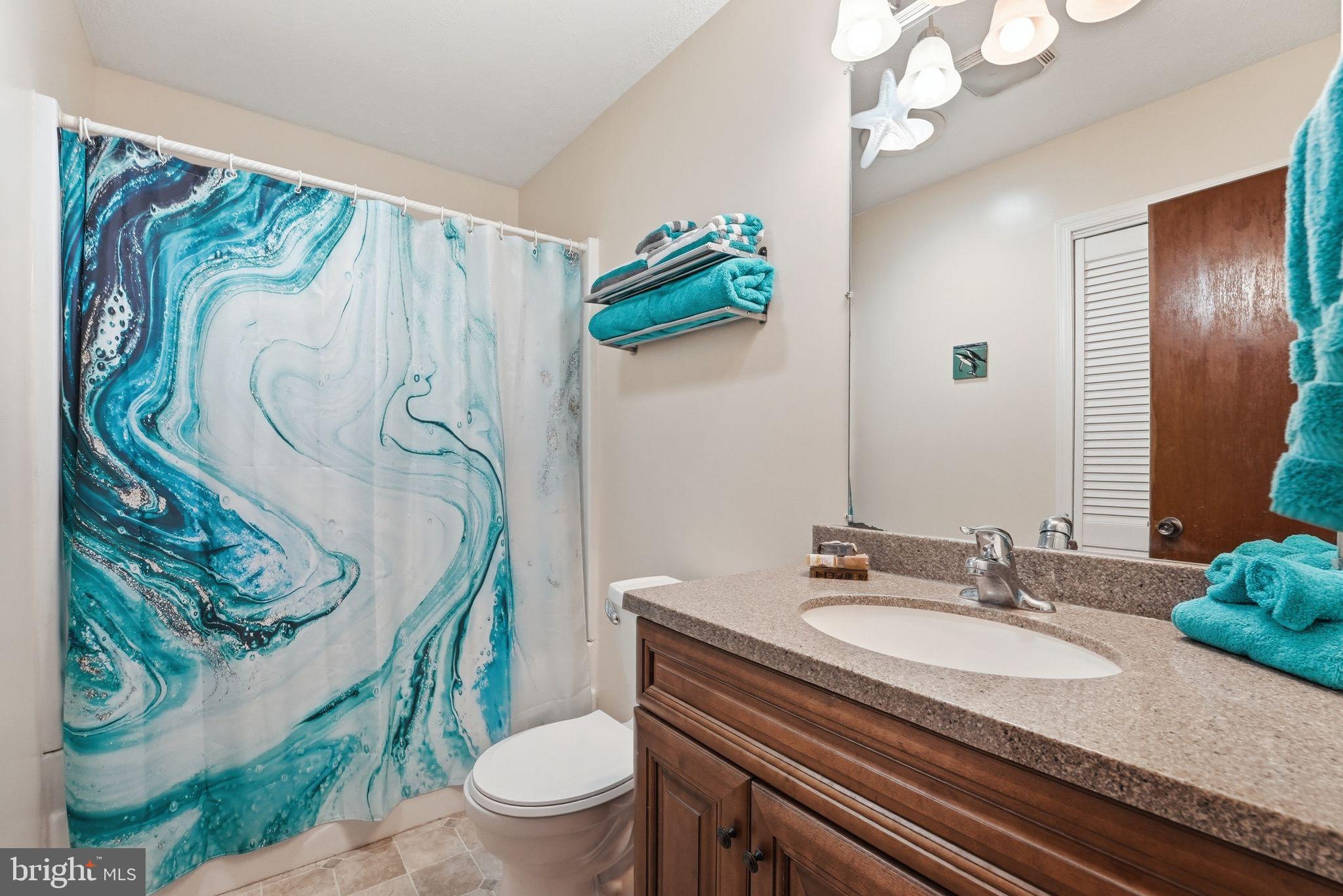 LAKE FRONT ROYAL - Residential