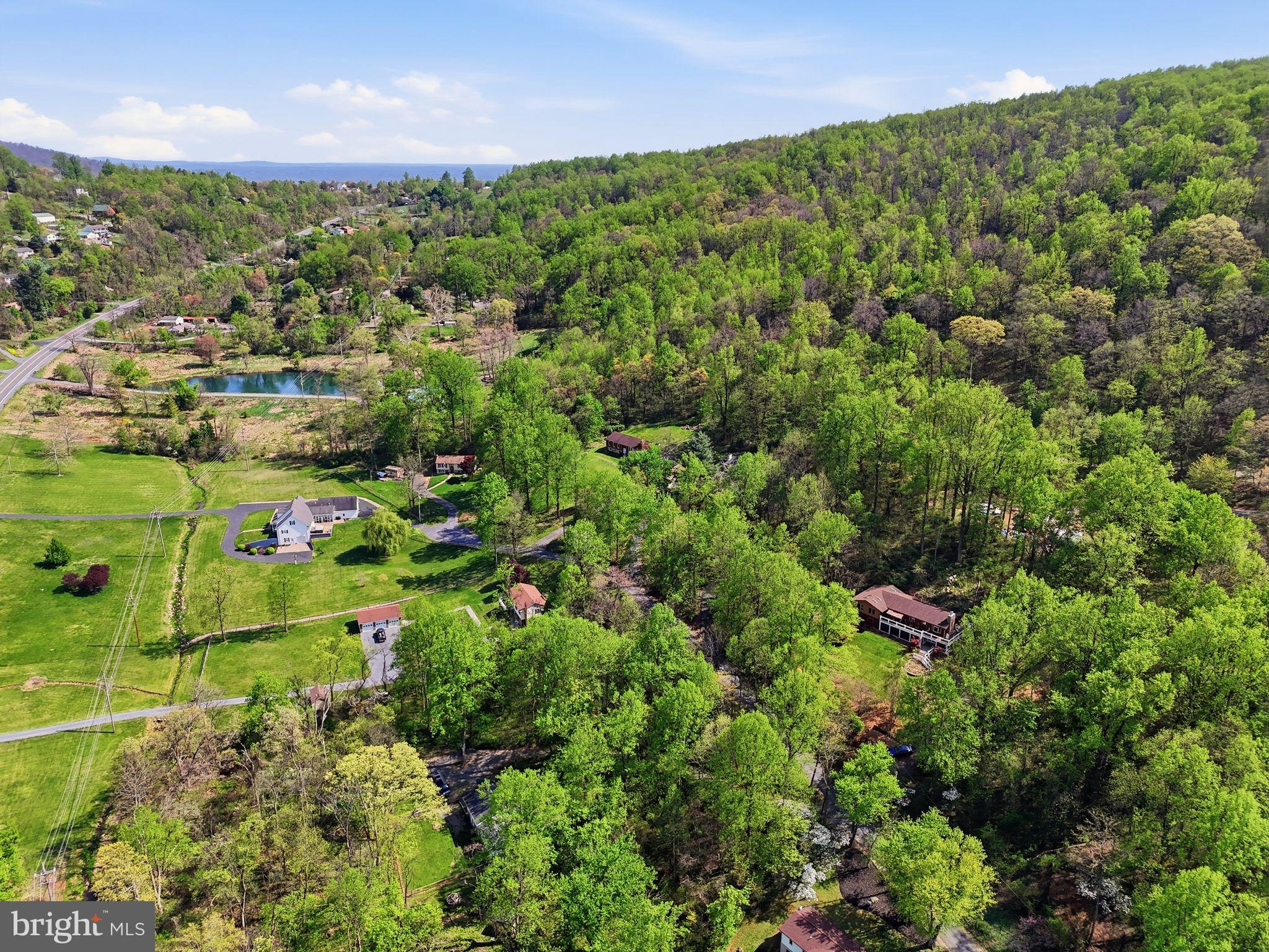 LAKE FRONT ROYAL - Residential