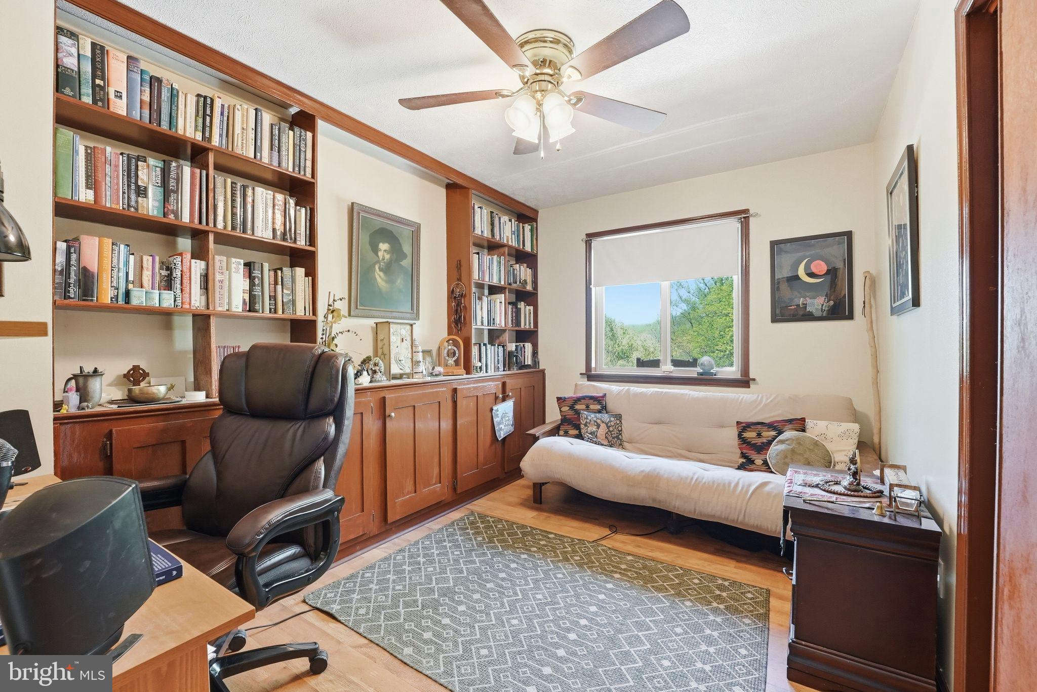 LAKE FRONT ROYAL - Residential