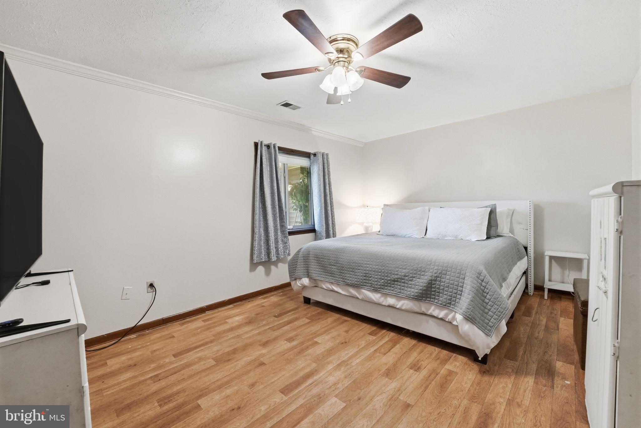 LAKE FRONT ROYAL - Residential