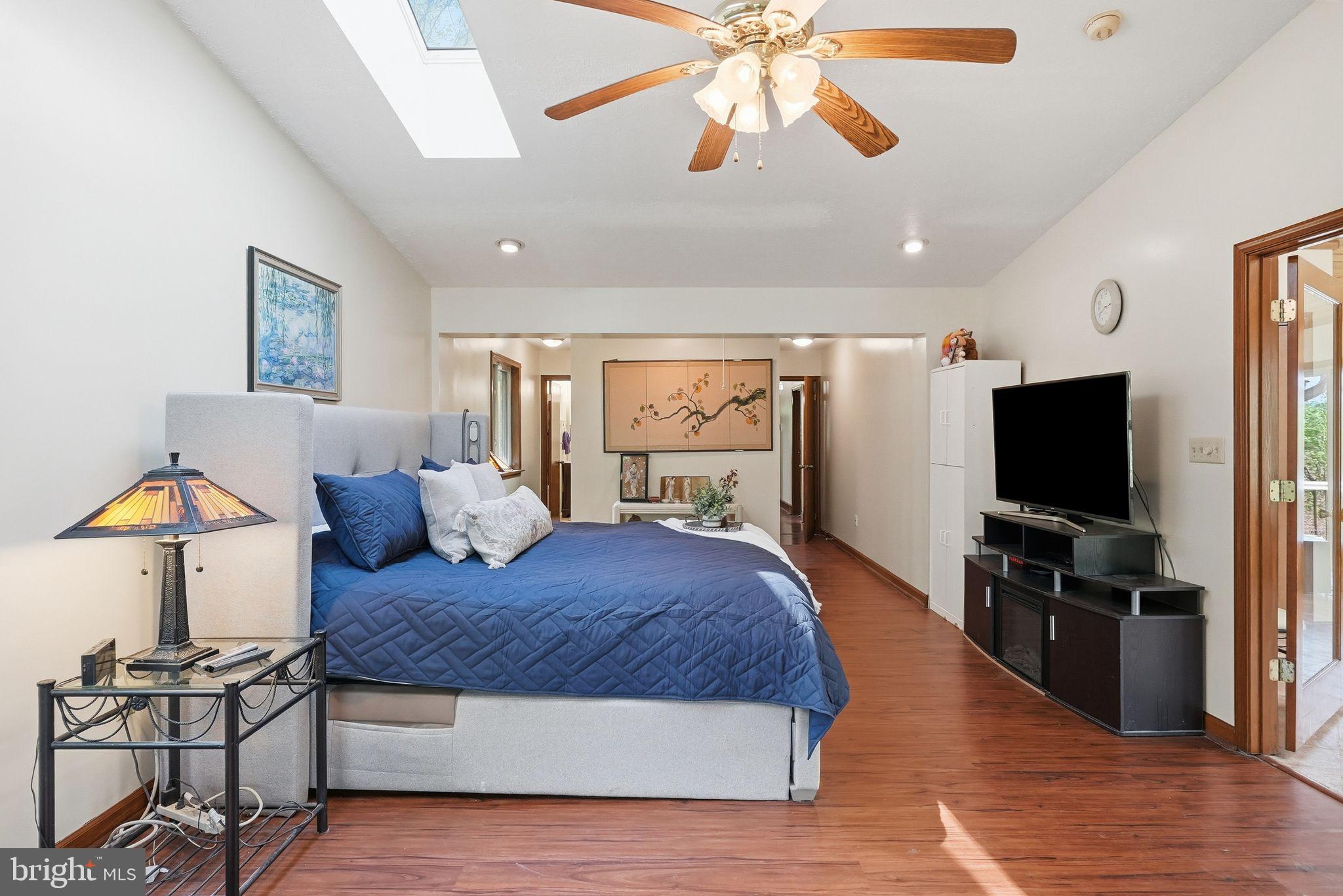 LAKE FRONT ROYAL - Residential