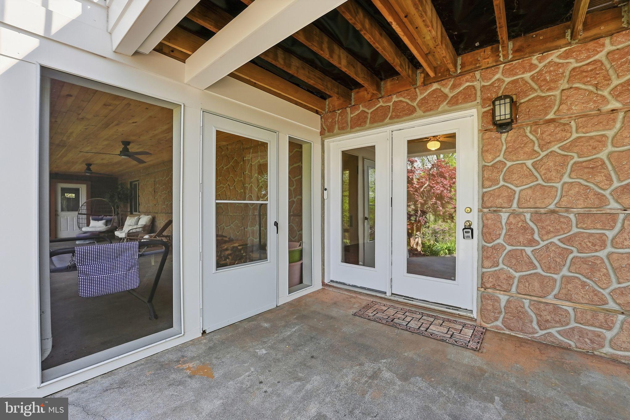 LAKE FRONT ROYAL - Residential