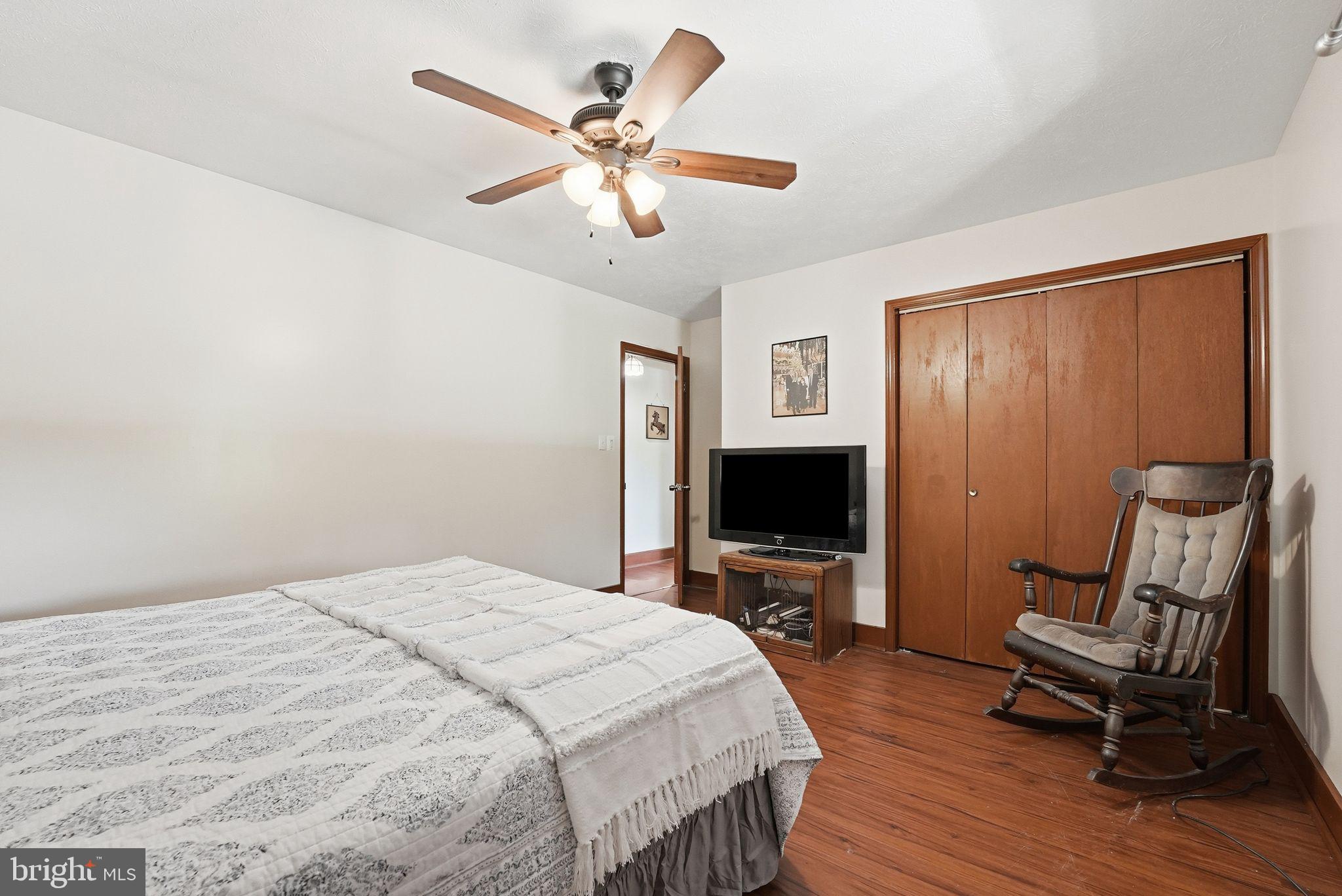 LAKE FRONT ROYAL - Residential