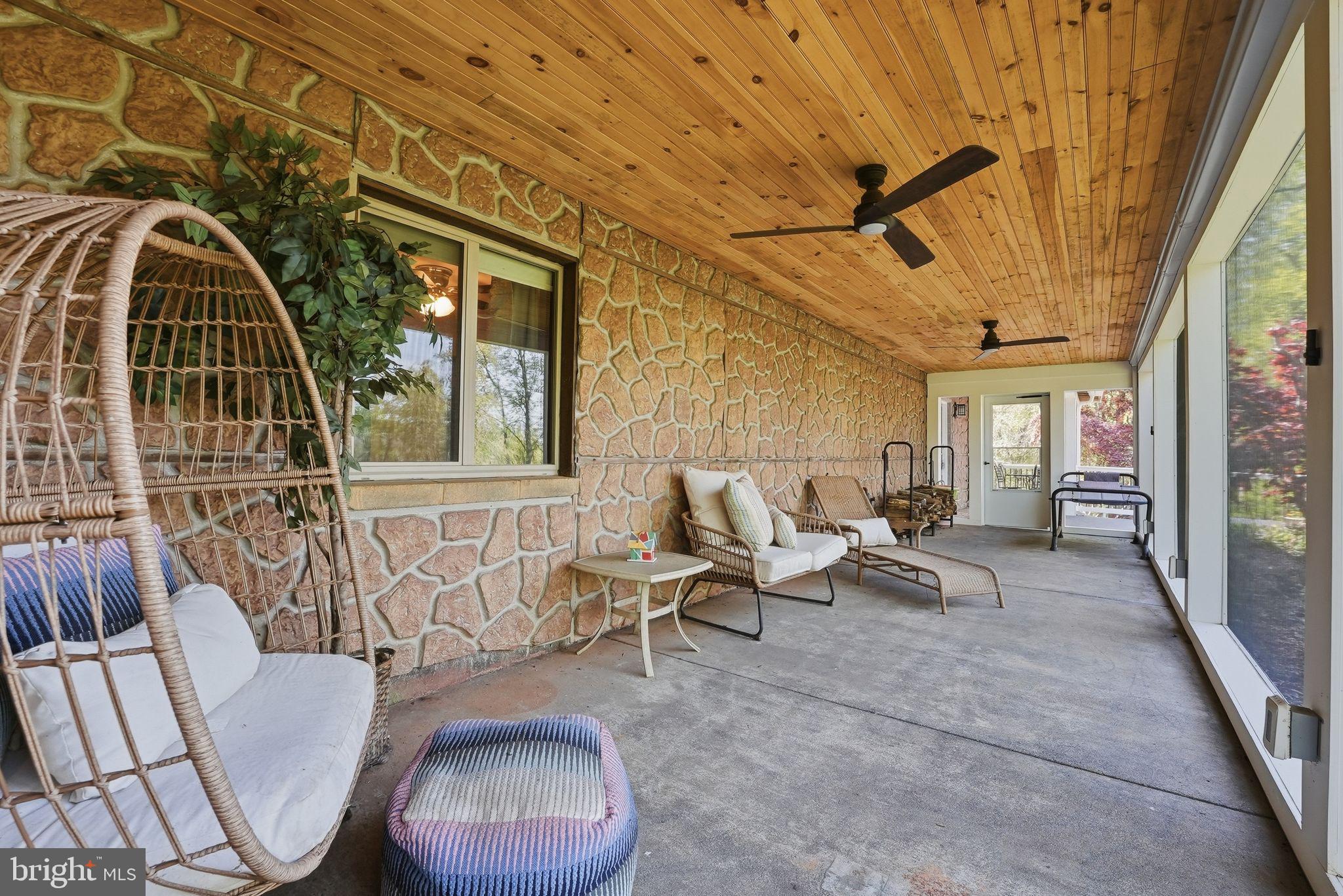 LAKE FRONT ROYAL - Residential