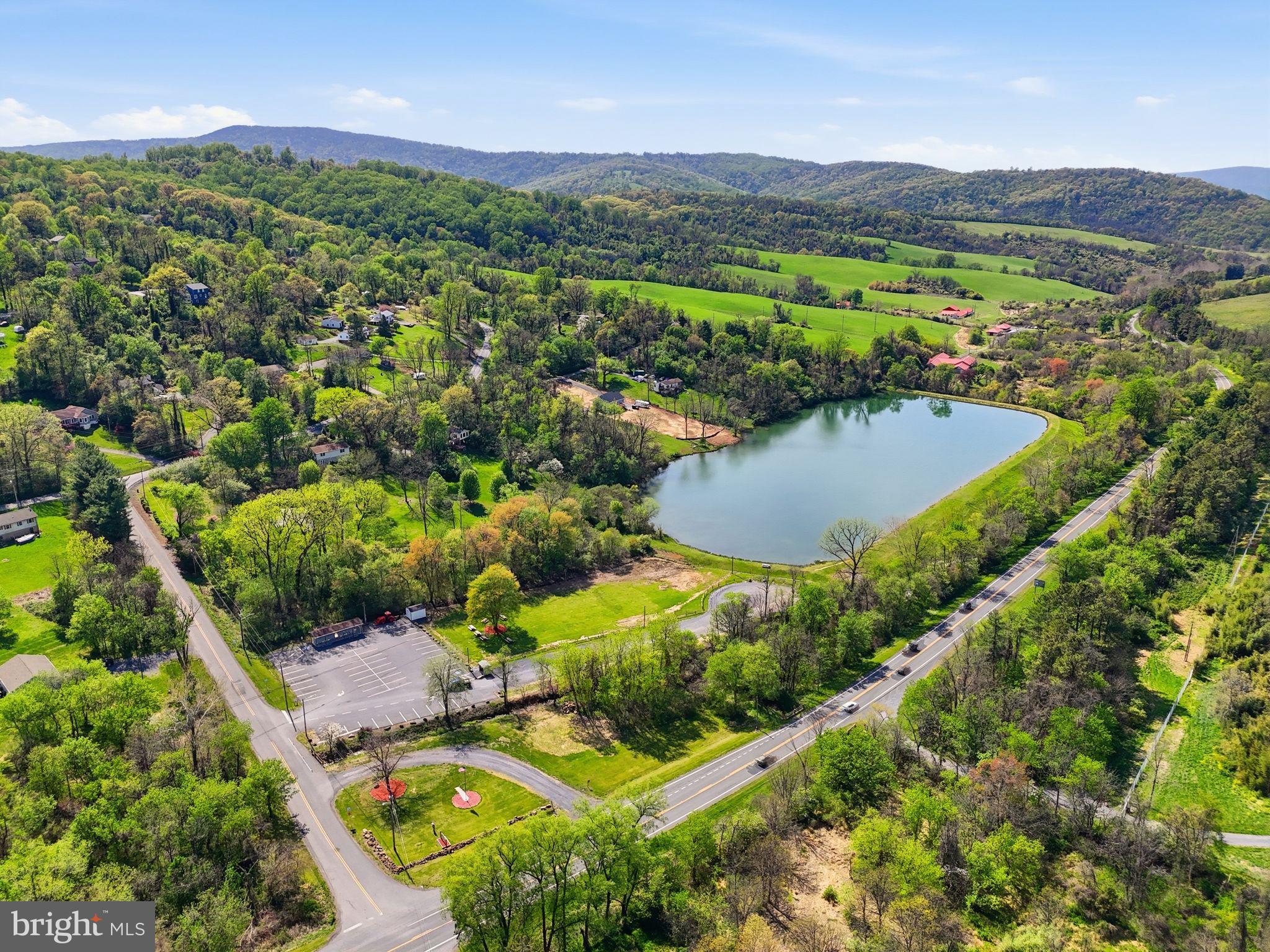 LAKE FRONT ROYAL - Residential